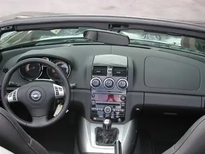 Opel GT 2.0 Turbo — Cabriolet sportif, 264 ch, sans sinistre — côté
