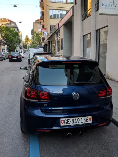 VW Golf 2.0 TSI R Team 4Motion — 270 ch, transmission manuelle, traction intégrale — fianco