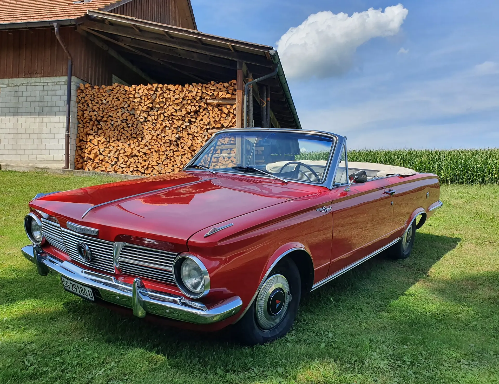 Chrysler Valiant 1965 — Cabriolet de légende avec immatriculation Vétéran — vue extérieure