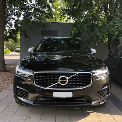 Volvo XC60 T8 AWD R-Design — Hybride rechargeable haute performance, 16'000 km seulement — Außenansicht