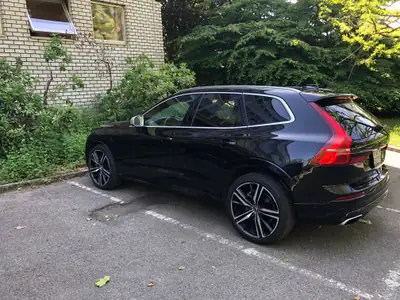 Volvo XC60 T8 AWD R-Design — Hybride rechargeable haute performance, 16'000 km seulement — Innenraum