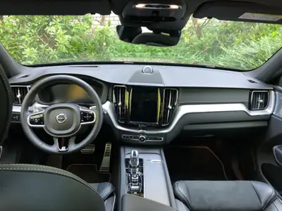 Volvo XC60 T8 AWD R-Design — Hybride rechargeable haute performance, 16'000 km seulement — Detail