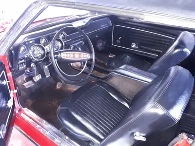 Ford Mustang Cabrio 1968 — Légende américaine décapotable, moteur 4.7L — côté