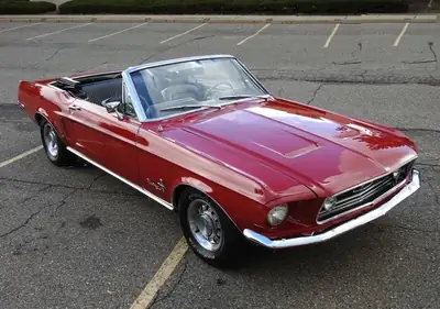 Ford Mustang Cabrio 1968 — Légende américaine décapotable, moteur 4.7L — vue extérieure