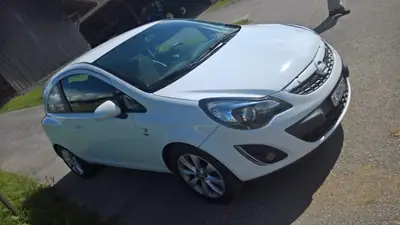 Opel Corsa 1.4 TP Active Edition — Citadine fiable, entretien économique — Außenansicht