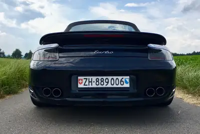 Porsche 911 Cabrio Turbo Tiptronic — Roadster légendaire, 480 ch, intérieur premium — Seitenansicht
