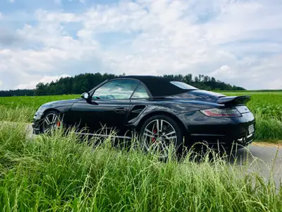 Porsche 911 Cabrio Turbo Tiptronic — Roadster légendaire, 480 ch, intérieur premium — Detail