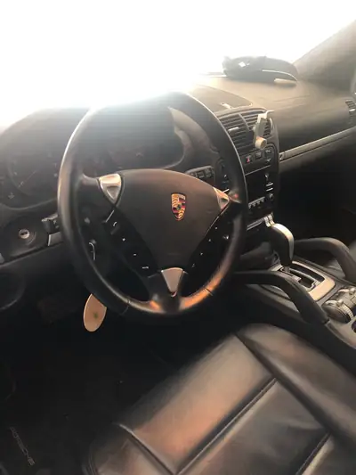 Porsche Cayenne Turbo 2010 — SUV sportif premium, 50 000 km seulement — tableau de bord