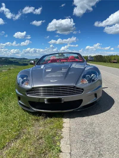 Aston Martin DBS Volante Touchtronic 2 — Cabriolet sportif 517 ch, faible kilométrage — vue extérieure