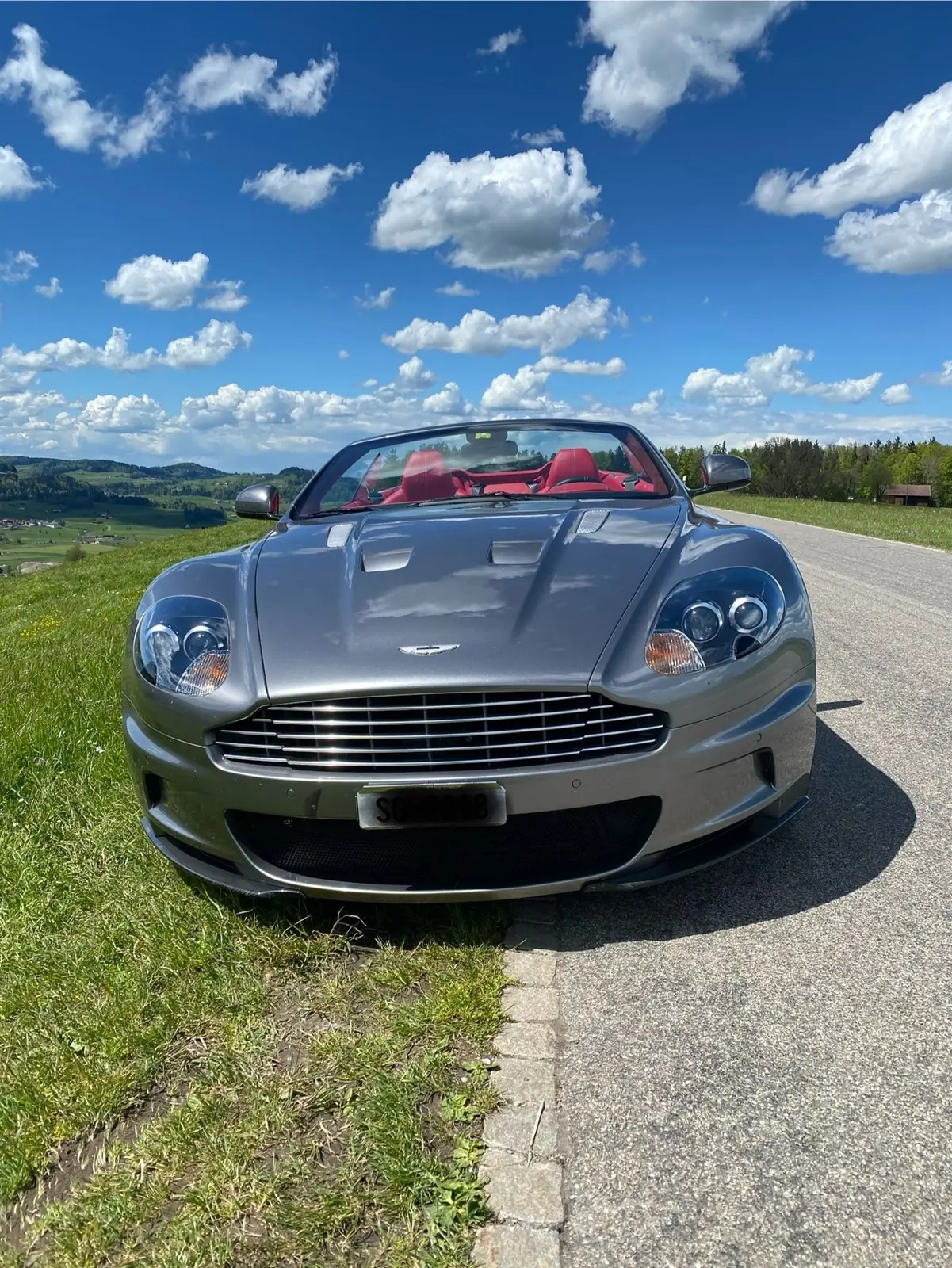 Aston Martin DBS Volante Touchtronic 2 — Cabriolet sportif 517 ch, faible kilométrage