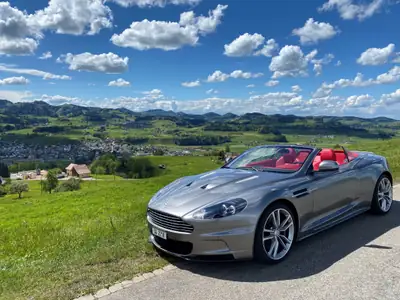 Aston Martin DBS Volante Touchtronic 2 — Cabriolet sportif 517 ch, faible kilométrage — arrière