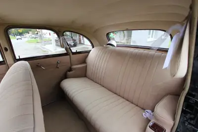 Buick Special Series 40 Eight 1939 — Berline de prestige américaine, état impeccable — Miniature 7