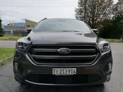 Ford Kuga 2.0 TDCi ST Line 4WD — SUV robuste, moteur diesel performant, sans sinistre — fianco