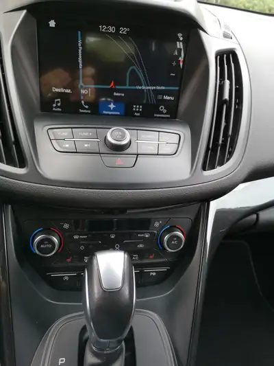 Ford Kuga 2.0 TDCi ST Line 4WD — SUV robuste, moteur diesel performant, sans sinistre — dettaglio