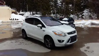 Ford Kuga 2.0 TDCi 4WD — SUV robuste, moteur diesel efficient, 83'300 km — interni