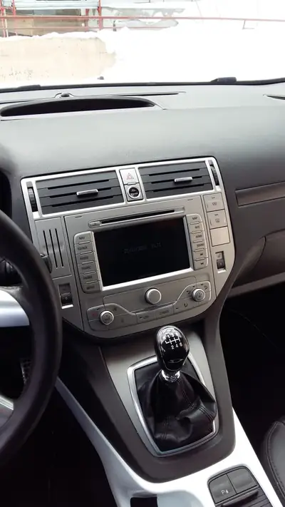 Ford Kuga 2.0 TDCi 4WD — SUV robuste, moteur diesel efficient, 83'300 km — Miniatura 9