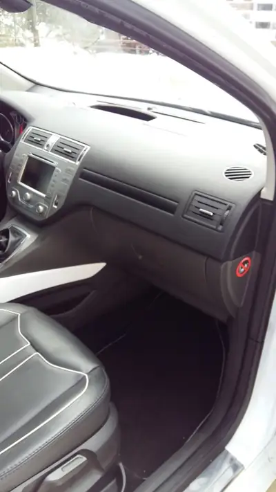 Ford Kuga 2.0 TDCi 4WD — SUV robuste, moteur diesel efficient, 83'300 km — Miniatura 11