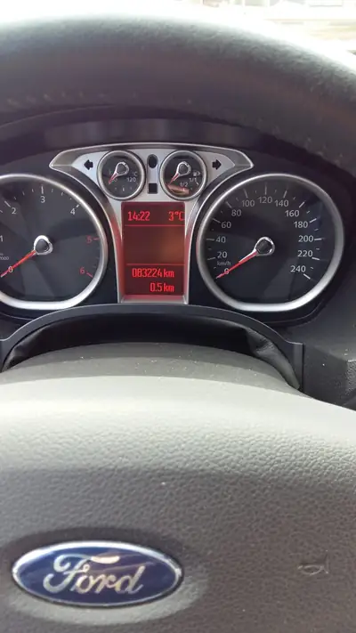 Ford Kuga 2.0 TDCi 4WD — SUV robuste, moteur diesel efficient, 83'300 km — Miniatura 10