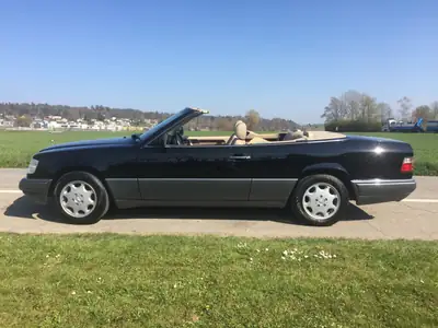 Mercedes-Benz E 320 Cabrio — Cabriolet élégant des années 90, entretien impeccable — fianco