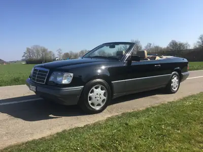 Mercedes-Benz E 320 Cabrio — Cabriolet élégant des années 90, entretien impeccable — vista esterna