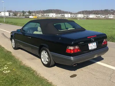 Mercedes-Benz E 320 Cabrio — Cabriolet élégant des années 90, entretien impeccable — Miniatura 8
