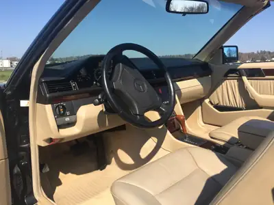 Mercedes-Benz E 320 Cabrio — Cabriolet élégant des années 90, entretien impeccable — Miniatura 9