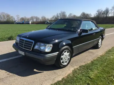 Mercedes-Benz E 320 Cabrio — Cabriolet élégant des années 90, entretien impeccable — Miniatura 7