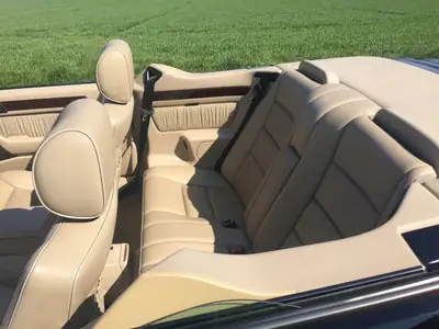 Mercedes-Benz E 320 Cabrio — Cabriolet élégant des années 90, entretien impeccable — Miniatura 12