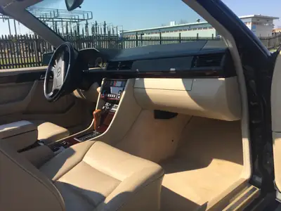 Mercedes-Benz E 320 Cabrio — Cabriolet élégant des années 90, entretien impeccable — Miniatura 13