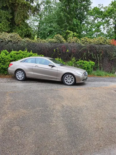 Mercedes-Benz E 350 CGI — Coupé élégant, motorisation puissante, 98'000 km — Seitenansicht