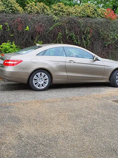 Mercedes-Benz E 350 CGI — Coupé élégant, motorisation puissante, 98'000 km — Innenraum
