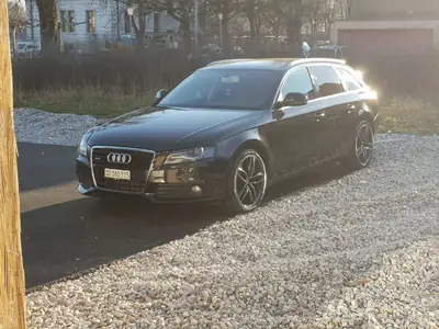 Audi A4 Avant 3.2 FSI Quattro — Break de prestige, motorisation essence performante — vista esterna