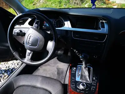 Audi A4 Avant 3.2 FSI Quattro — Break de prestige, motorisation essence performante — Miniatura 7