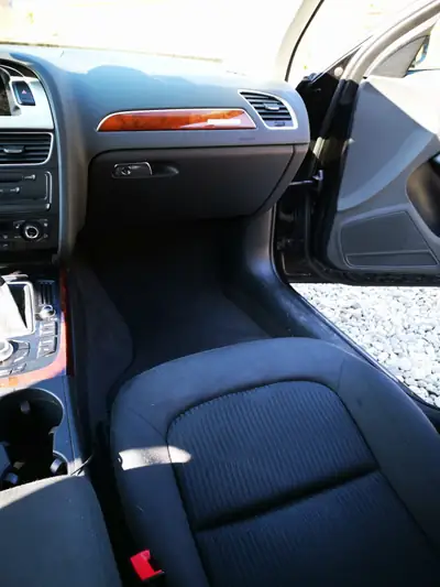 Audi A4 Avant 3.2 FSI Quattro — Break de prestige, motorisation essence performante — Miniatura 10