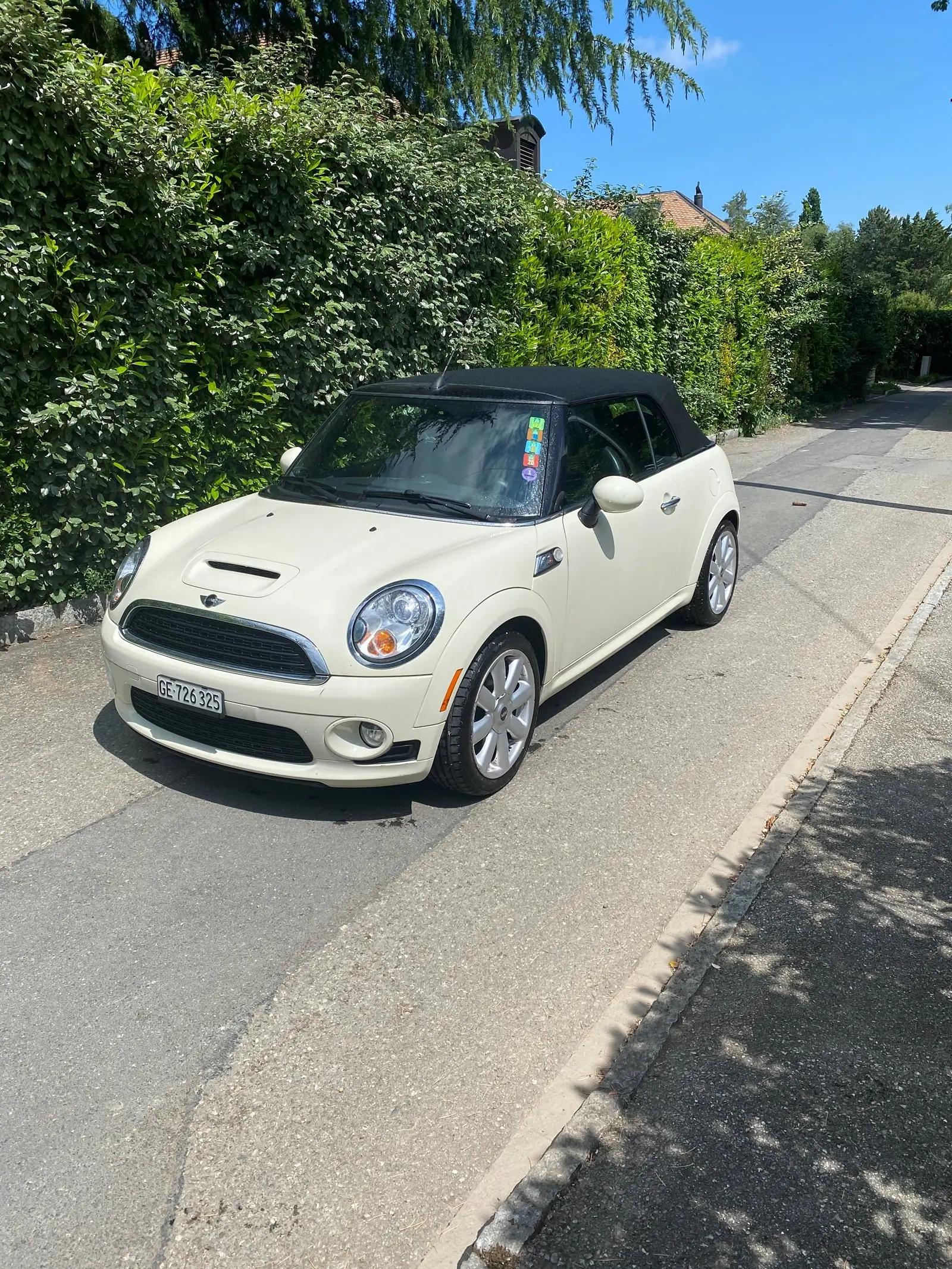 MINI Cooper S Cabriolet — Roadster britannique sportif, 175 ch et seulement 68 600 km — vista esterna