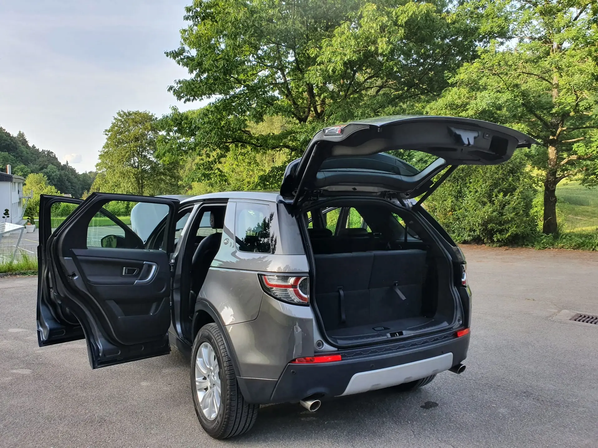Land Rover Discovery Sport 2.0 TD4 Pure — SUV 7 places, diesel économe, 46 500 km — vista esterna