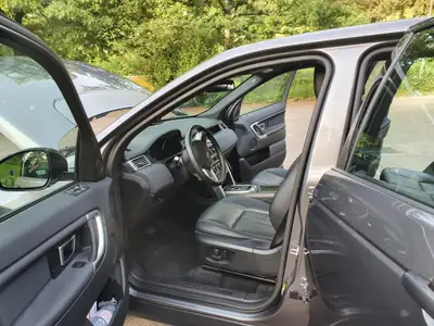 Land Rover Discovery Sport 2.0 TD4 Pure — SUV 7 places, diesel économe, 46 500 km — vista posteriore