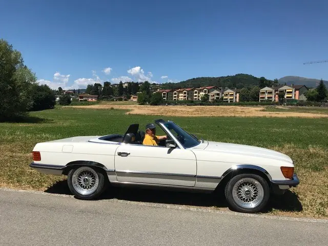 Mercedes-Benz 280 SEL 1981 — Cabriolet classique, 185 ch et design intemporel — Außenansicht