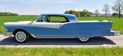 Ford Fairlane 500 Retractable Skyliner 1957 — Cabriolet légendaire, toit rétractable unique — Detail