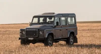 Land Rover Defender 110 2.2 TD4 — Le 4x4 légendaire, fiable et polyvalent — vista esterna