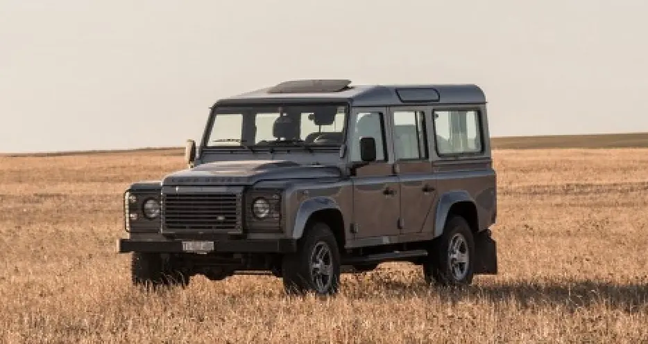 Land Rover Defender 110 2.2 TD4 — Le 4x4 légendaire, fiable et polyvalent