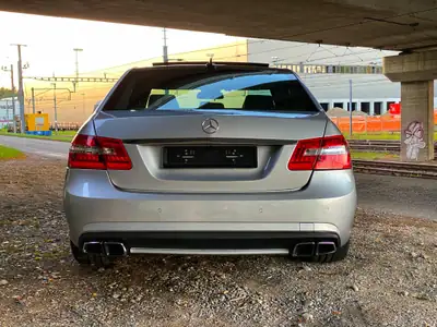 Mercedes-Benz E 63 AMG — Berline sportive V8 Biturbo, 525 ch et moins de 99 000 km — interni