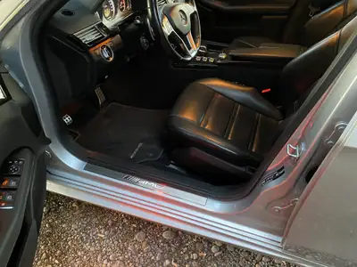 Mercedes-Benz E 63 AMG — Berline sportive V8 Biturbo, 525 ch et moins de 99 000 km — dettaglio