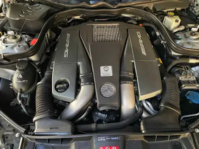Mercedes-Benz E 63 AMG — Berline sportive V8 Biturbo, 525 ch et moins de 99 000 km — Miniatura 9