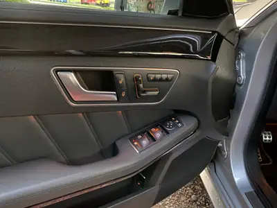 Mercedes-Benz E 63 AMG — Berline sportive V8 Biturbo, 525 ch et moins de 99 000 km — Miniatura 11