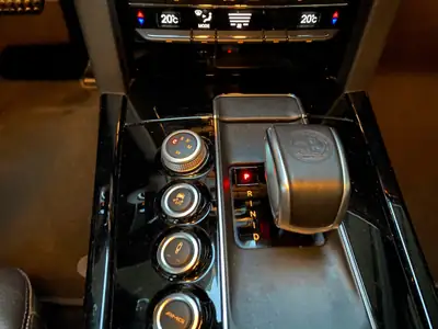 Mercedes-Benz E 63 AMG — Berline sportive V8 Biturbo, 525 ch et moins de 99 000 km — Miniatura 10