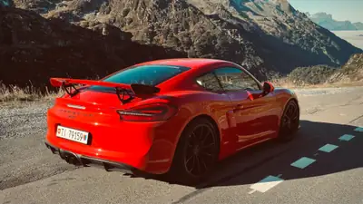 Porsche Cayman GT4 (981) — Coupé sportif pur-sang, Guards Red d'exception, 19'500 km — Seitenansicht