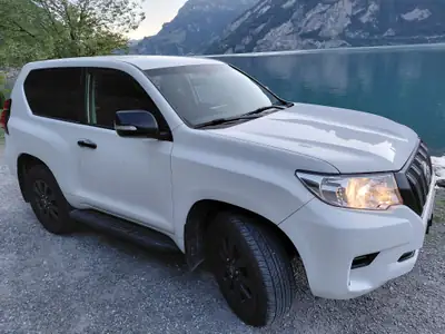 Toyota Land Cruiser 3.0 TD — Robustesse légendaire, motorisation diesel fiable et attelage professionnel — arrière