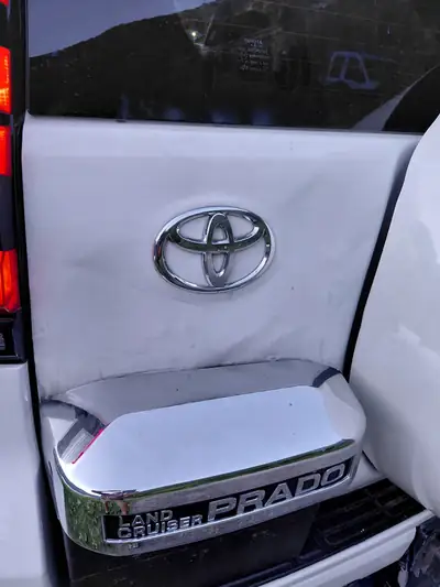 Toyota Land Cruiser 3.0 TD — Robustesse légendaire, motorisation diesel fiable et attelage professionnel — Miniature 7