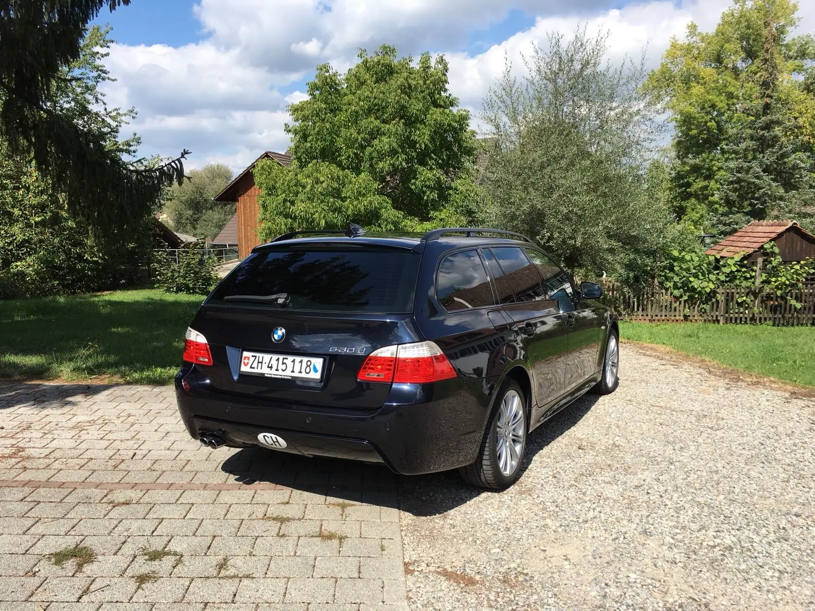 BMW 530xd Touring Steptronic — Break diesel robuste, service neuf, sans sinistre — vista esterna